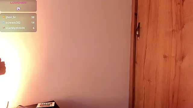 Snapshot of Mia_ross16 chatting on 02-21-25, 11:21 Mia ross16 online show from 02-21-25, 11:21