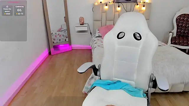 zoe turnner 18 online show from 02-21-25, 11:22