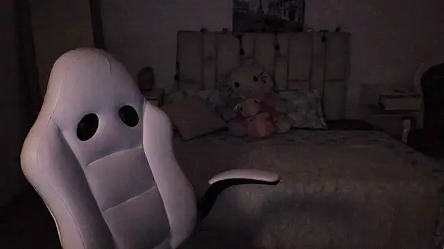 zoe turnner 18 online show from 11-16-25, 12:33