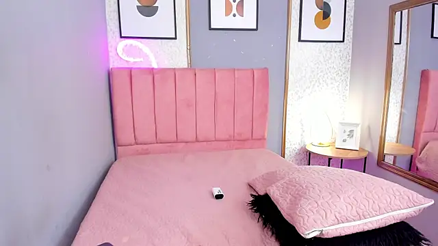 LARISSAEVANS online show from 01-25-25, 02:58