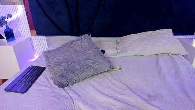 LARISSAEVANS online show from 02-01-25, 06:32