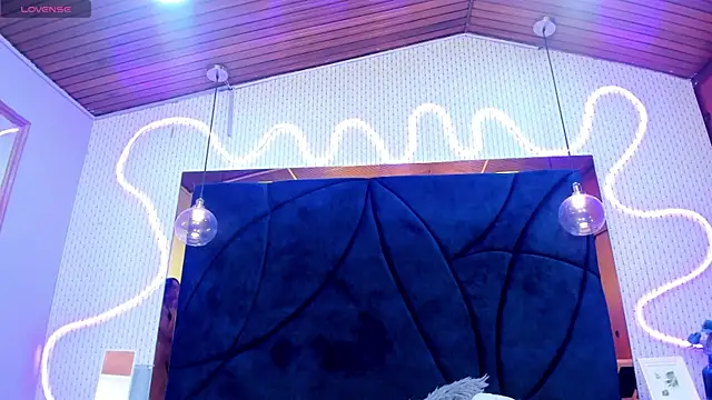 LARISSAEVANS online show from 02-11-25, 06:11