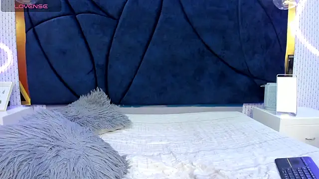 LARISSAEVANS online show from 02-27-25, 06:20