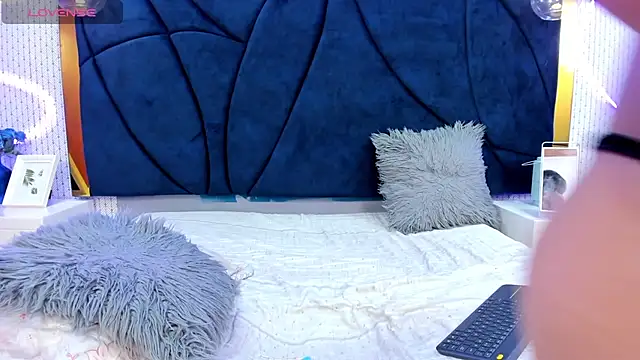 LARISSAEVANS online show from 03-03-25, 06:12