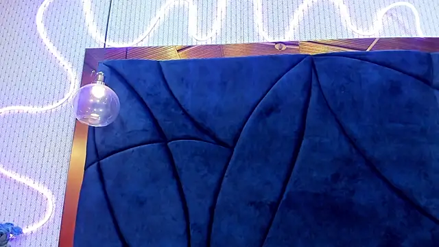 LARISSAEVANS online show from 03-08-25, 05:33