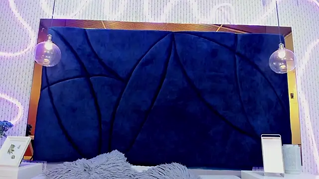 LARISSAEVANS online show from 03-11-25, 12:06