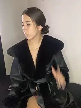 Snapshot of _Luuna chatting on 03-15-25, 05:59 Luuna online show from 03-15-25, 05:59