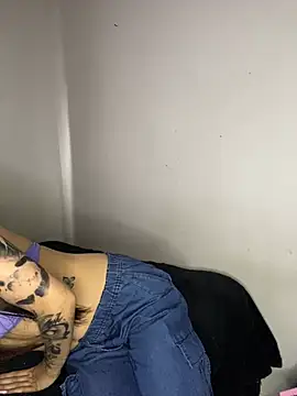 Snapshot of _Luuna chatting on 03-15-25, 09:05 Luuna online show from 03-15-25, 09:05