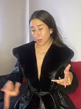 Snapshot of _Luuna chatting on 03-21-25, 05:34 Luuna online show from 03-21-25, 05:34