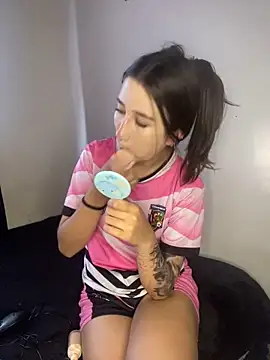 Snapshot of _Luuna chatting on 03-22-25, 06:25 Luuna online show from 03-22-25, 06:25