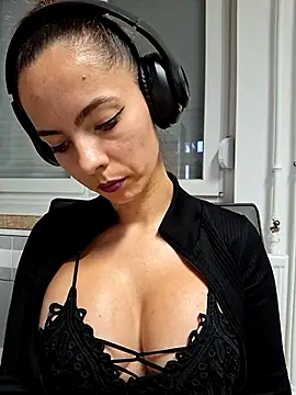 allinqueen online show from 10-23-25, 12:48