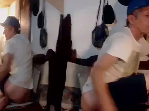 laye19 online show from 10-15-25, 02:44