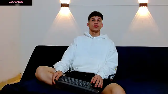 Snapshot of jeff_ross chatting on 12-20-25, 10:55 jeff ross online show from 12-20-25, 10:55