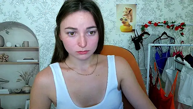  Barbie Kiss  online show from 10-15-25, 05:07