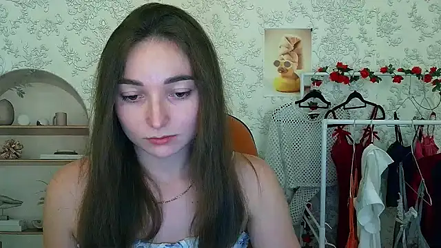  Barbie Kiss  online show from 11-09-25, 05:33