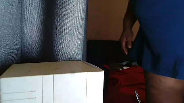 Snapshot of tinagiant chatting on 11-14-25, 05:28 tinagiant online show from 11-14-25, 05:28