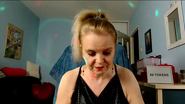 sexyjennyeu online show from 03-11-26, 09:32