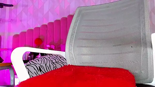 Snapshot of angelyy_02 chatting on 02-07-25, 02:40 angelyy 02 online show from 02-07-25, 02:40