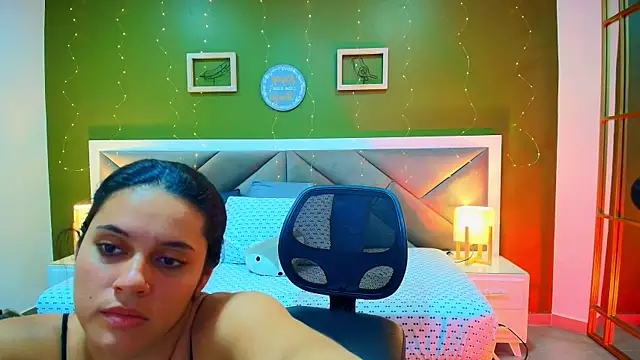 dahiana spark online show from 10-22-25, 08:08