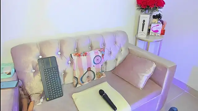 Snapshot of alanavega11 chatting on 09-10-25, 01:11 alanavega11 online show from 09-10-25, 01:11