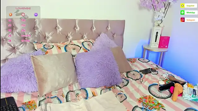 alanavega11 online show from 04-09-26, 01:16