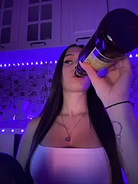 Snapshot of EricaWalls chatting on 12-15-24, 06:04 EricaWalls online show from 12-15-24, 06:04