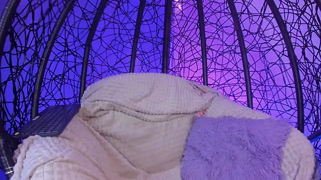 Snapshot of vanelope11 chatting on 02-06-25, 06:56 vanelope11 online show from 02-06-25, 06:56