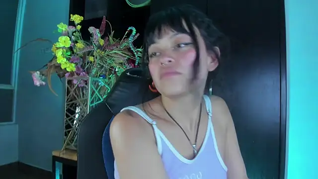 Snapshot of vanelope11 chatting on 03-01-25, 03:32 vanelope11 online show from 03-01-25, 03:32