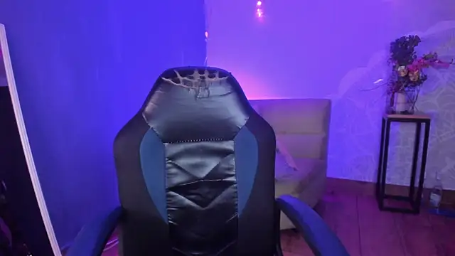 Snapshot of vanelope11 chatting on 03-05-25, 06:23 vanelope11 online show from 03-05-25, 06:23