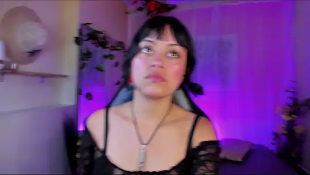 Snapshot of vanelope11 chatting on 03-15-25, 04:10 vanelope11 online show from 03-15-25, 04:10