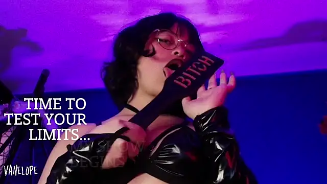 Snapshot of vanelope11 chatting on 09-10-25, 07:14 vanelope11 online show from 09-10-25, 07:14