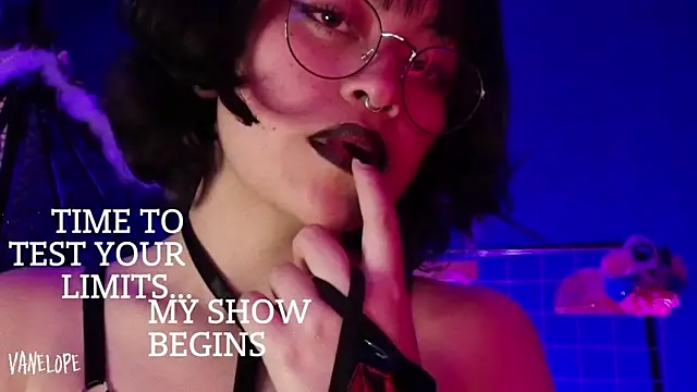 Snapshot of vanelope11 chatting on 09-17-25, 07:37 vanelope11 online show from 09-17-25, 07:37