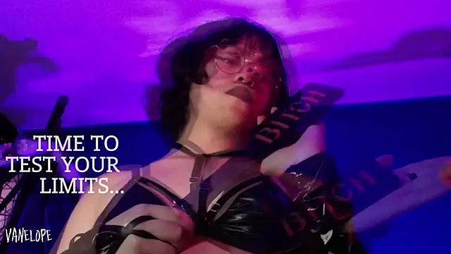 Snapshot of vanelope11 chatting on 10-22-25, 06:51 vanelope11 online show from 10-22-25, 06:51