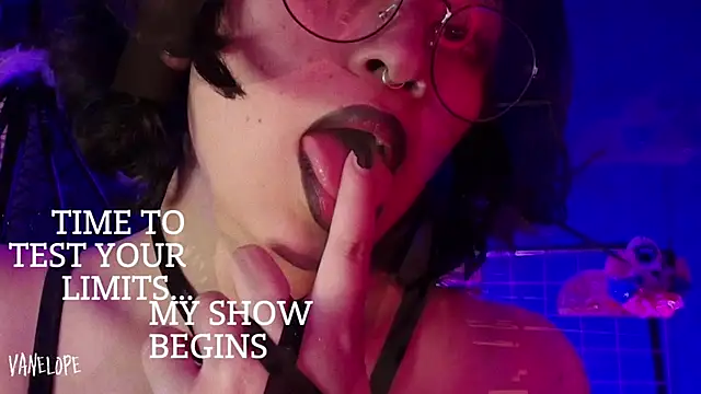 Snapshot of vanelope11 chatting on 10-25-25, 06:57 vanelope11 online show from 10-25-25, 06:57