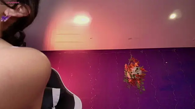 Snapshot of vanelope11 chatting on 10-28-25, 06:54 vanelope11 online show from 10-28-25, 06:54