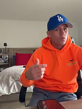 Snapshot of PeytonJohnn chatting on 11-03-25, 05:03 PeytonJohnn online show from 11-03-25, 05:03