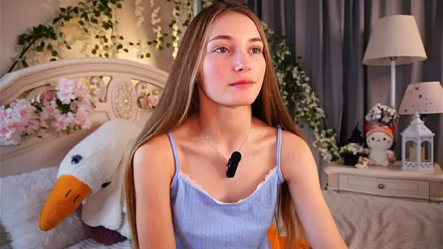 Snapshot of MonaEldon chatting on 11-11-25, 04:12 MonaEldon online show from 11-11-25, 04:12