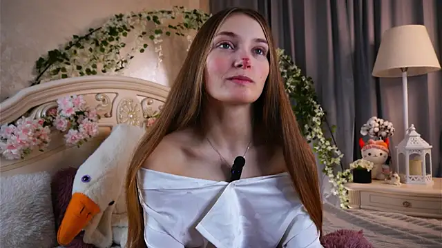 Snapshot of MonaEldon chatting on 11-19-25, 02:22 MonaEldon online show from 11-19-25, 02:22