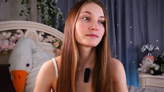 Snapshot of MonaEldon chatting on 02-23-26, 02:42 MonaEldon online show from 02-23-26, 02:42