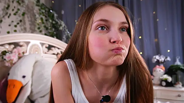 Snapshot of MonaEldon chatting on 03-02-26, 08:10 MonaEldon online show from 03-02-26, 08:10