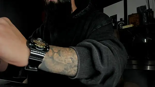 axxelrich  online show from 10-28-25, 04:38