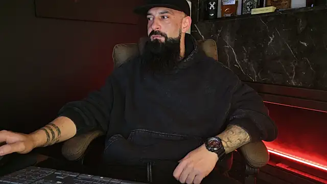 Snapshot of axxelrich_ chatting on 11-14-25, 04:44 axxelrich online show from 11-14-25, 04:44