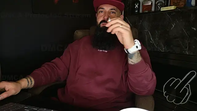 Snapshot of axxelrich_ chatting on 12-22-25, 05:15 axxelrich online show from 12-22-25, 05:15