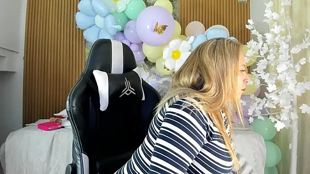 Danna topless online show from 04-10-26, 11:59