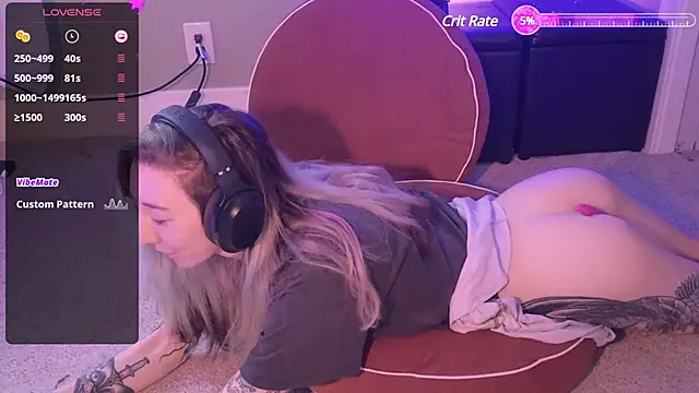 Snapshot of lovelylucyy chatting on 12-08-24, 07:32 lovelylucyy online show from 12-08-24, 07:32