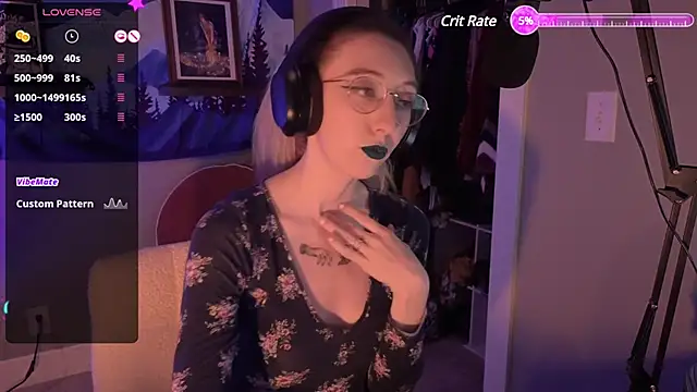 Snapshot of lovelylucyy chatting on 01-01-25, 01:58 lovelylucyy online show from 01-01-25, 01:58