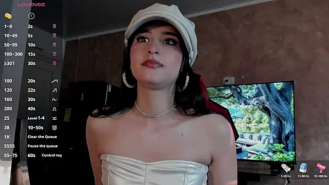 Snapshot of Charlotte_greys chatting on 02-26-25, 10:31 Charlotte greys online show from 02-26-25, 10:31