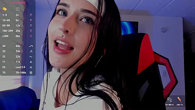 Snapshot of Charlotte_greys chatting on 09-18-25, 08:22 Charlotte greys online show from 09-18-25, 08:22