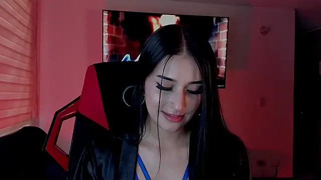 Snapshot of Charlotte_greys chatting on 09-22-25, 08:33 Charlotte greys online show from 09-22-25, 08:33