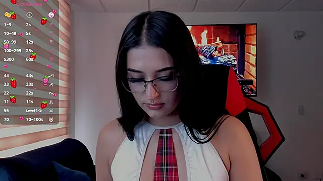 Snapshot of Charlotte_greys chatting on 10-10-25, 08:30 Charlotte greys online show from 10-10-25, 08:30